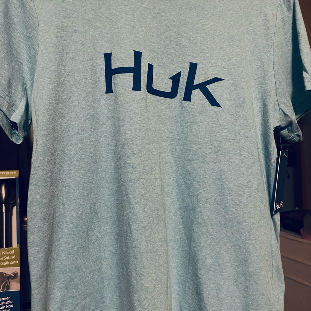 Women’s Medium Huk Size large t-shirt